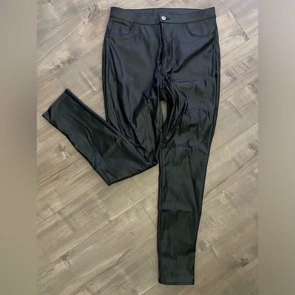 H&M Divided Faux Leather, Texured Skinny Pant (Size: 12/44) - Picture 5 of 5